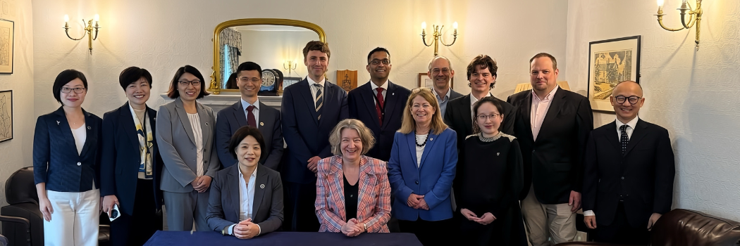 Group photo of SUFE and Durham University colleagues