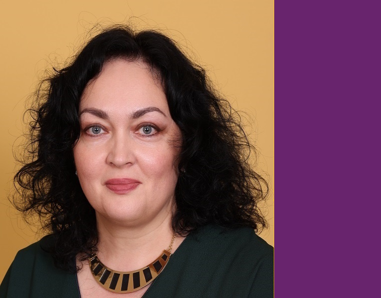 Headshot of Dr Kateryna Ivashchenko with border