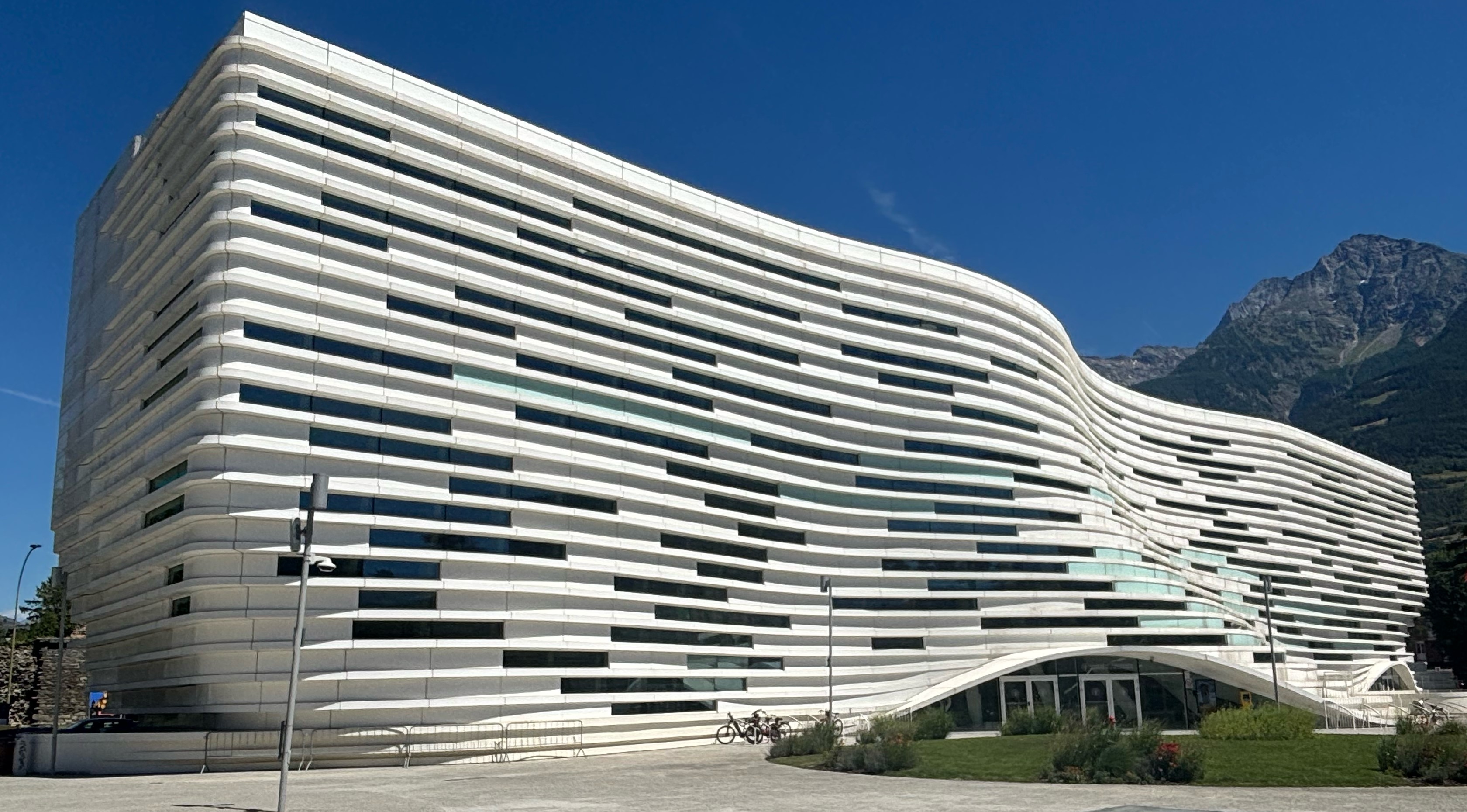 Banner-Aosta-University-Building.jpg