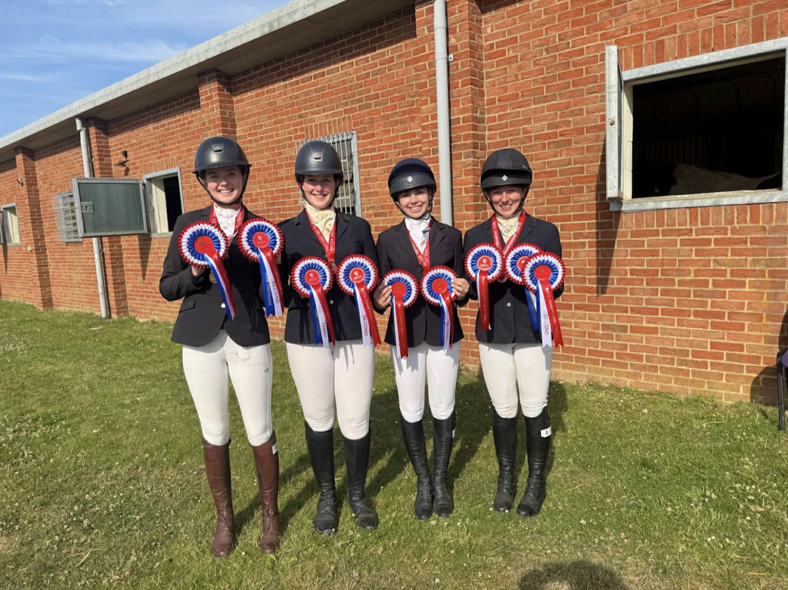 4 Team Durham Athletes presented with ribbons.